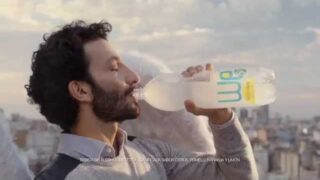 Publicidad WE by SER – El ángel de las mesas ( Juan Minujín)