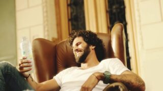 Publicidad LEVITÉ Limonadas – Salgamos a tomar fresco – Sillón en la vereda