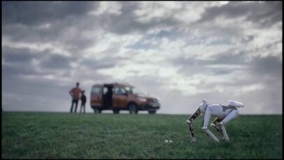 Publicidad RENAULT Kangoo Express – Perrito robot que quiere ir al baño