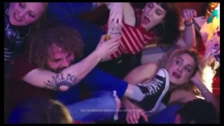 Publicidad BRAHMA – Reunión en depto chiquito ( todos apretados)