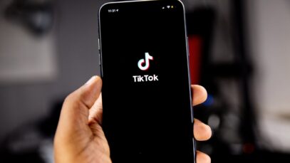 TikTok permite bloquear cuentas y eliminar comentarios de forma masiva