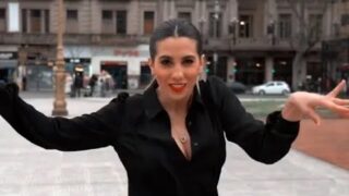 #Campaña2021: Cinthia Fernández mostrando su propuesta electoral frente al Congreso
