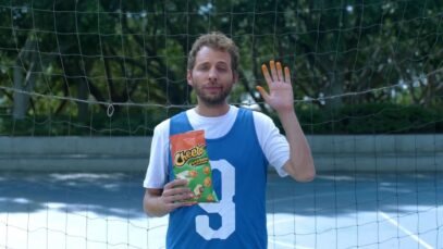 Anuncio CHEETOS – Can't touch this (dedos color naranja) –