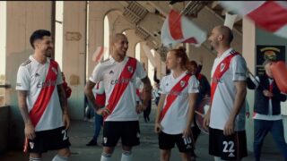 CODERE – Nueva camiseta River Plate 2022 – Hinchadores