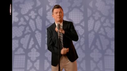 Comercial CSAA Insurance Group – RICK ASTLEY recrea su Rickroll