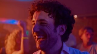 ALIKAL – Compañero de trabajo enfiestado (2023)