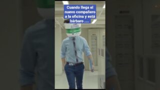 Cuando llega «el nuevo» a la oficina y está bárbaro….