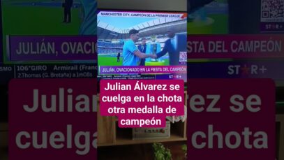 «El Araña» Julián Álvarez recibe la medalla de la Premier