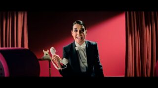 Anuncio YOIGO y NETFLIX – LLamar por teléfono mola !