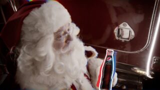 Anuncio PEPSI Navidad 2023 – Papá Noel pillado con 1