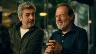 SANTANDER – Darín y Francella pagando en el supermercado –