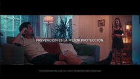 OFF – Mosquitas con pollerita corta – Publicidad 2025