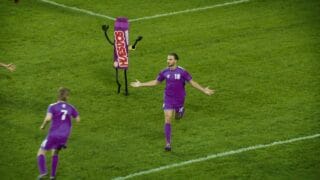 Huesitos se vuelve loco: ¡Turrones con gafas y mochilas! 🍫😂»