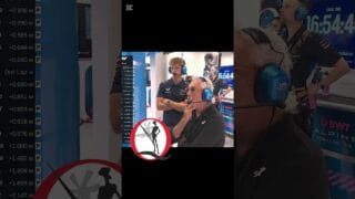 BRIATORE viendo a DOOHAN «OH NO» mientras ARON piensa «OH