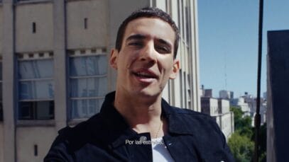 Miguel Herrán se sube al cielo en epico anuncio de