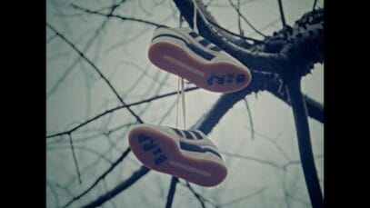 BIZARRAP vuelve a Haedo con ADIDAS: helado, tren y mucha