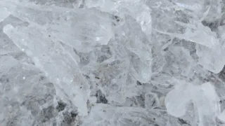 Refrescando Operaciones: Cómo las Soluciones Comerciales de Hielo Mejoran el