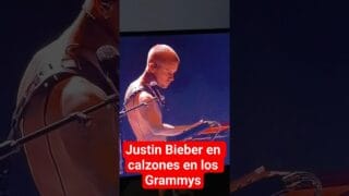 Justin Bieber presentándose en cuero en los #Grammys 2026