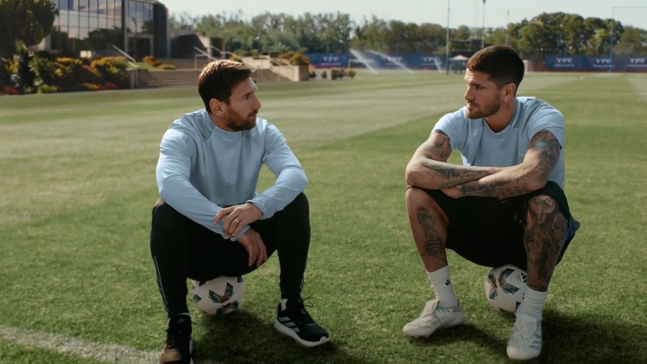 Messi y De Paul cambian el foco en este comercial
